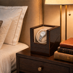 Remontoir Noblesse sur table de chevet
