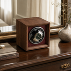 Remontoir Elite - objet qui s'expose, commode miroir et vase