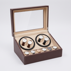 Remontoir Empire ouvert : garniture crème, anneaux noirs, quatre montres en rotation et six en rangement